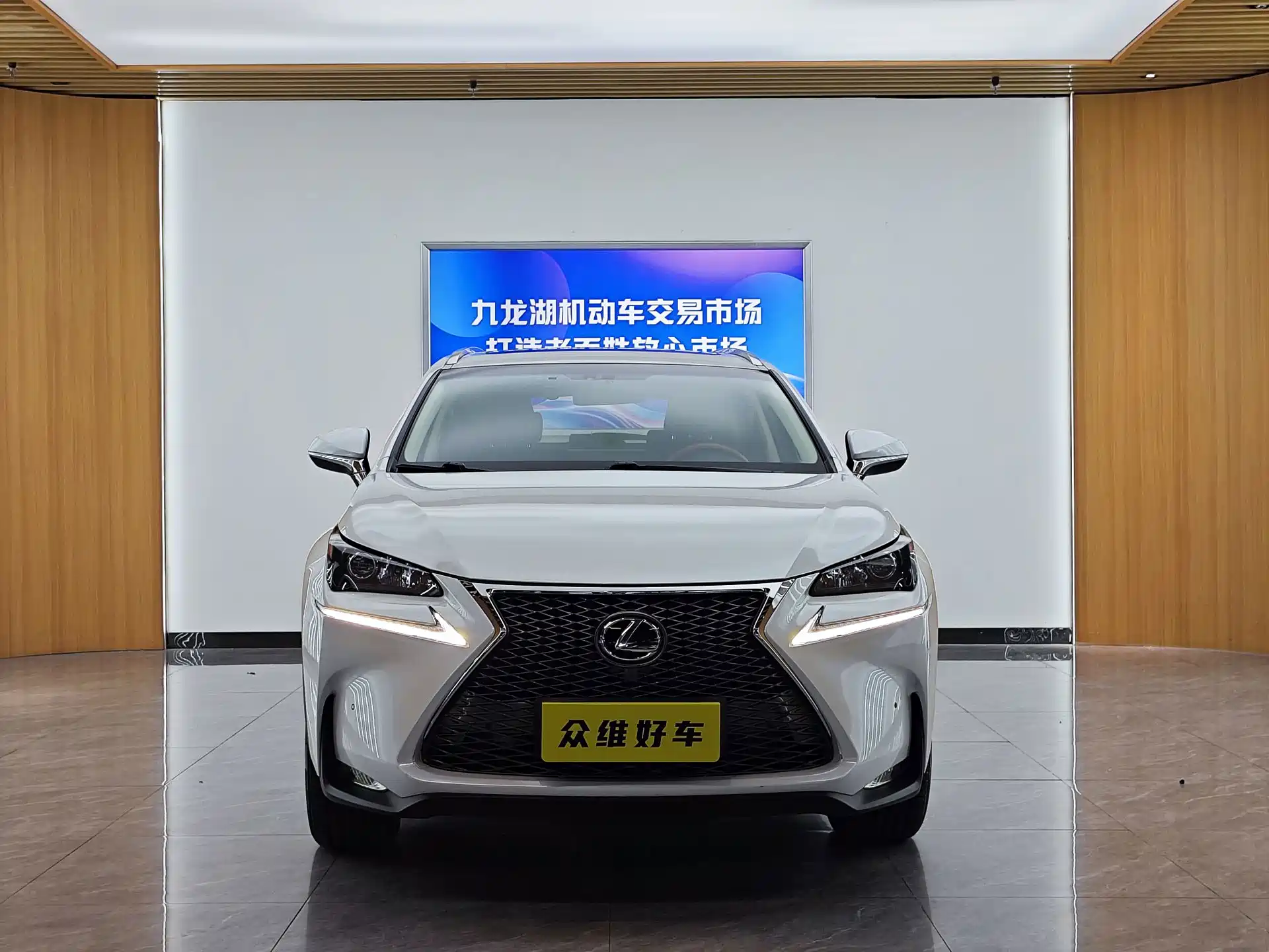 Фото 2 - Lexus NX
