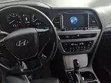 Photo 12 - Hyundai Sonata