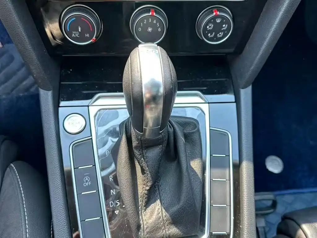 Volkswagen Magotan 2020 280TSI DSG Leading фото 12