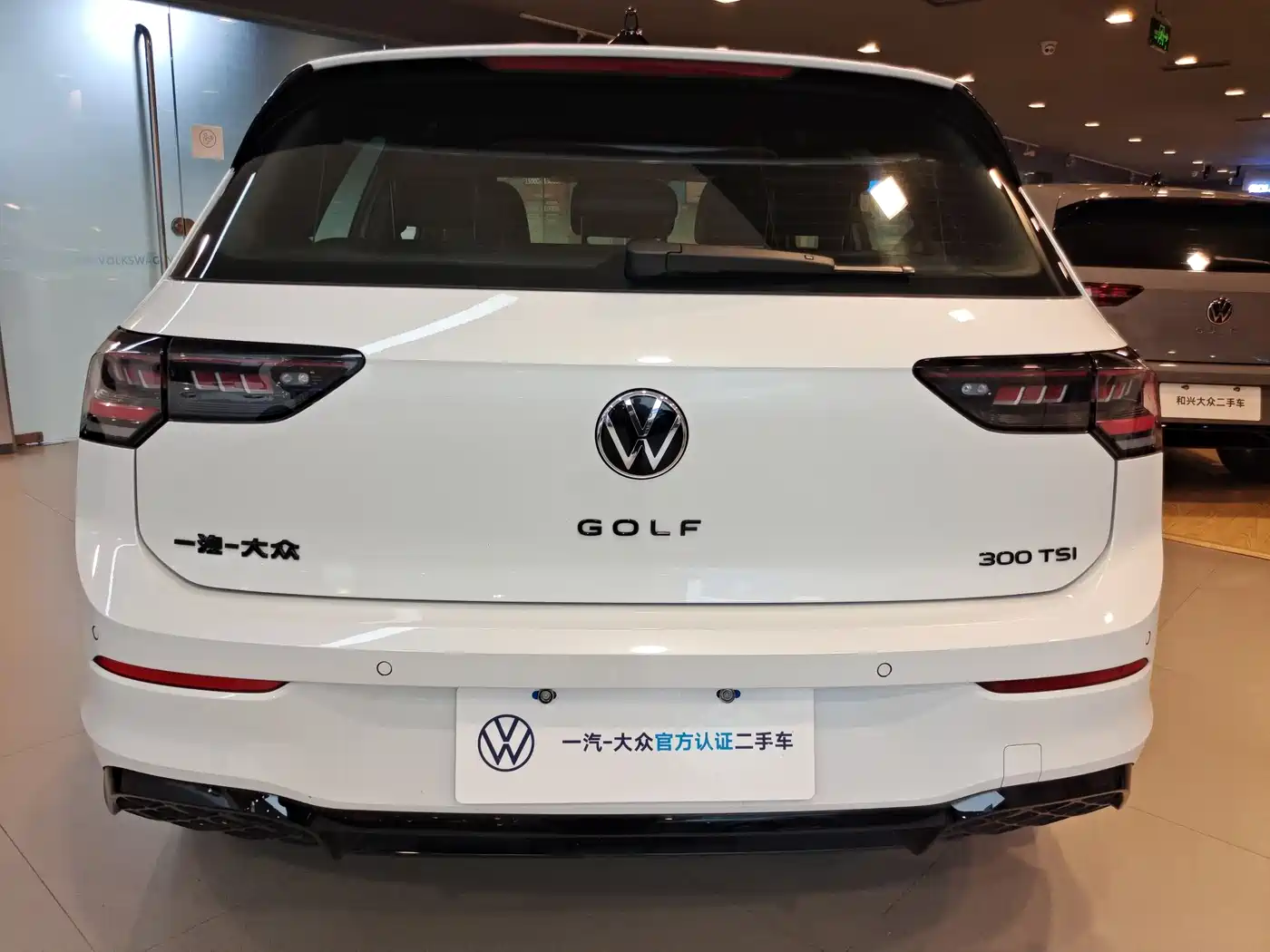 Volkswagen Golf 2025 300TSI R-Line фото 4