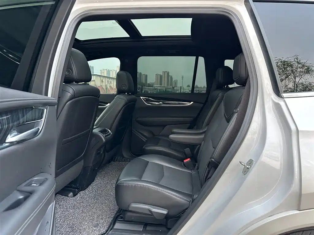 CADILLAC XT6