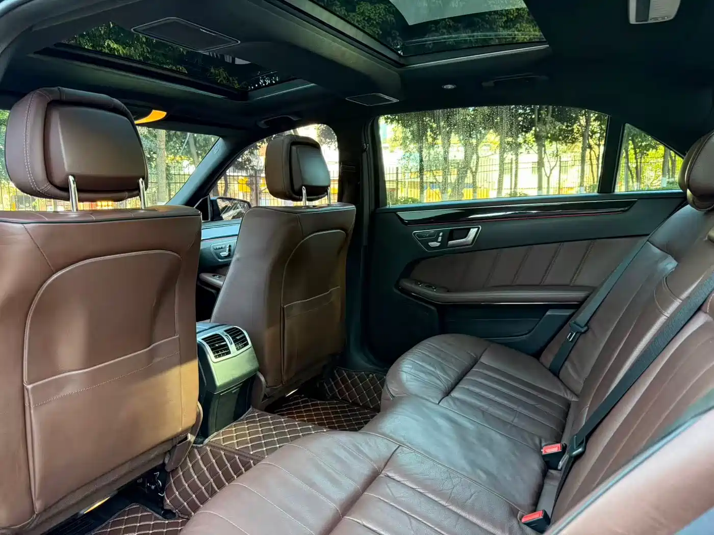 Mercedes-Benz E-Class 2015 E 320 L Luxury 4MATIC фото 20
