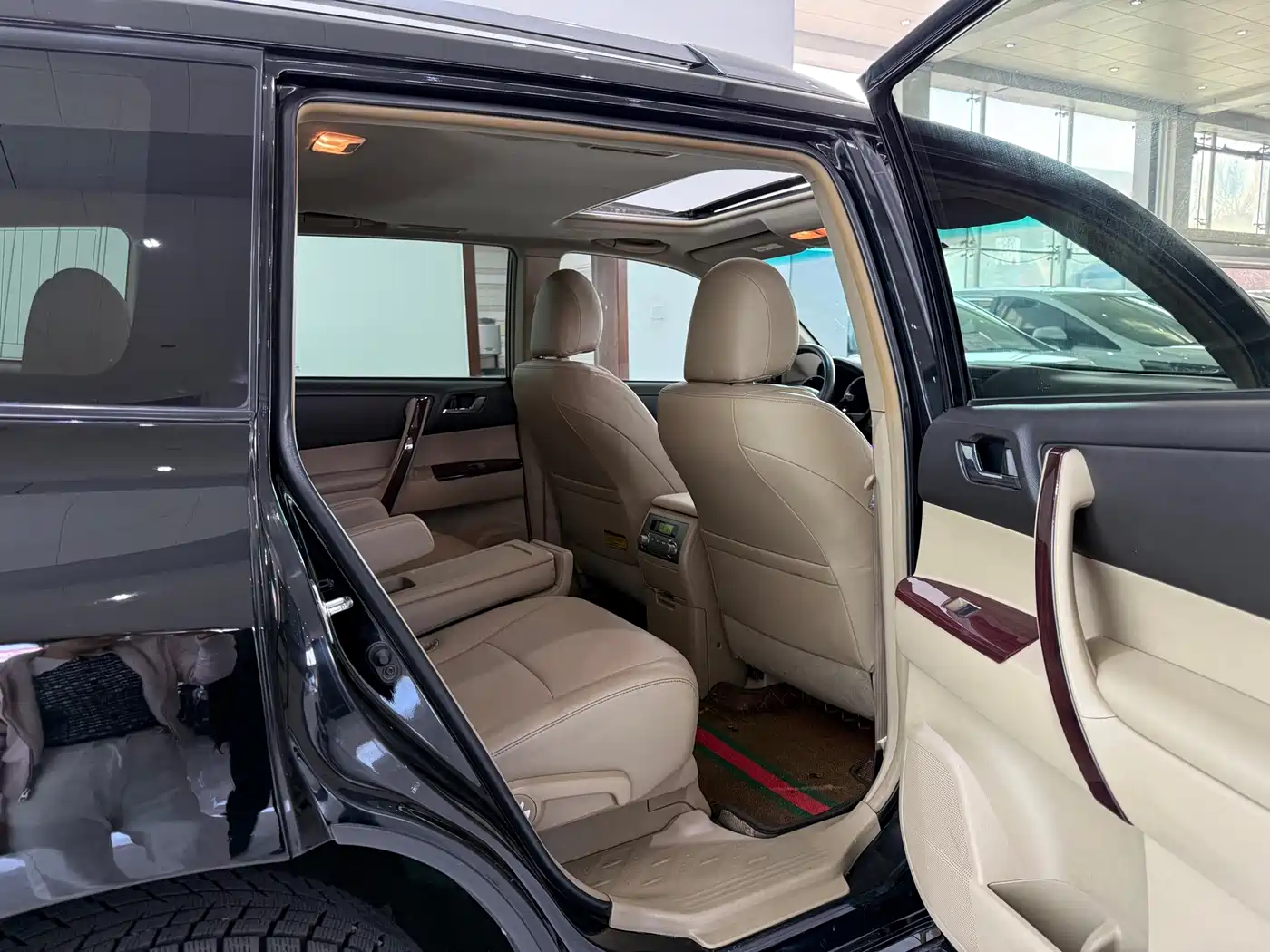 Toyota Highlander 2011 2.7L 2WD 7-seat Luxury фото 8