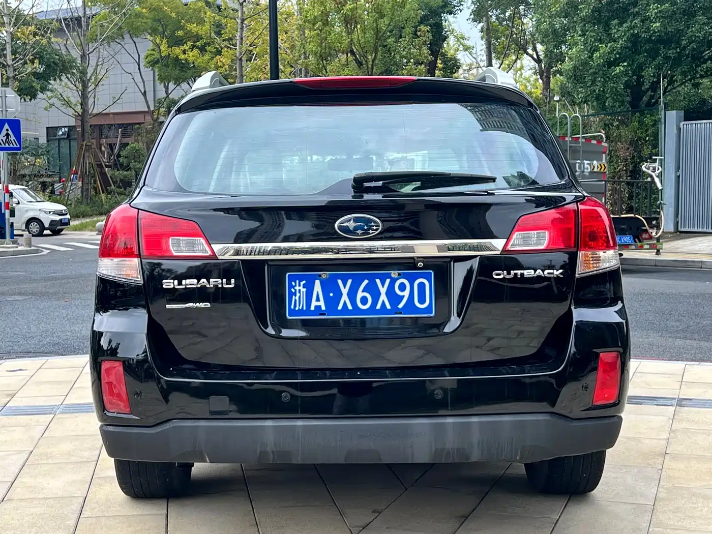 Subaru Outback 2010 2.5i Luxury фото 6