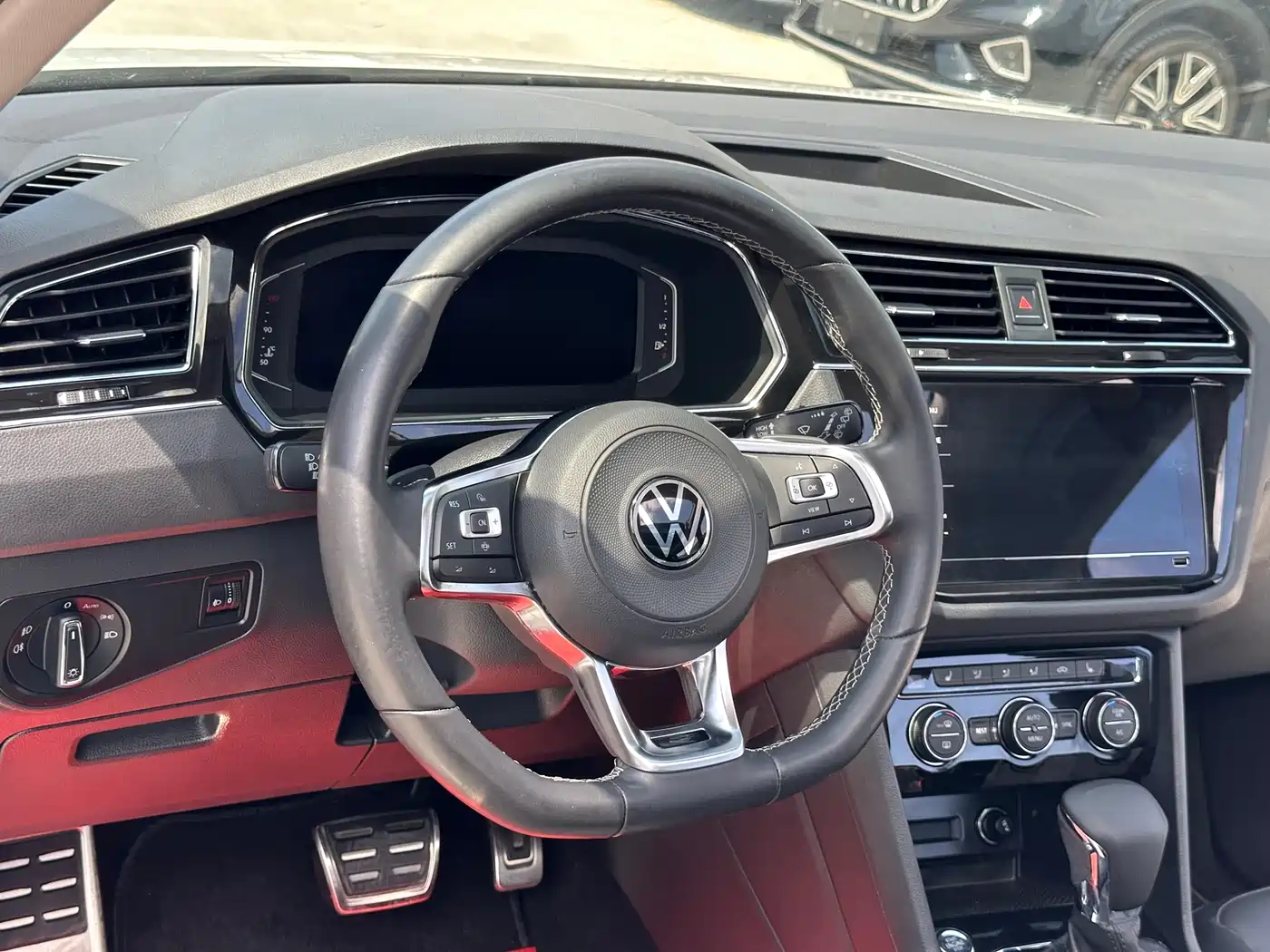 Volkswagen Tiguan L 2021 330TSI Automatic 2WD R-Line Premium фото 17