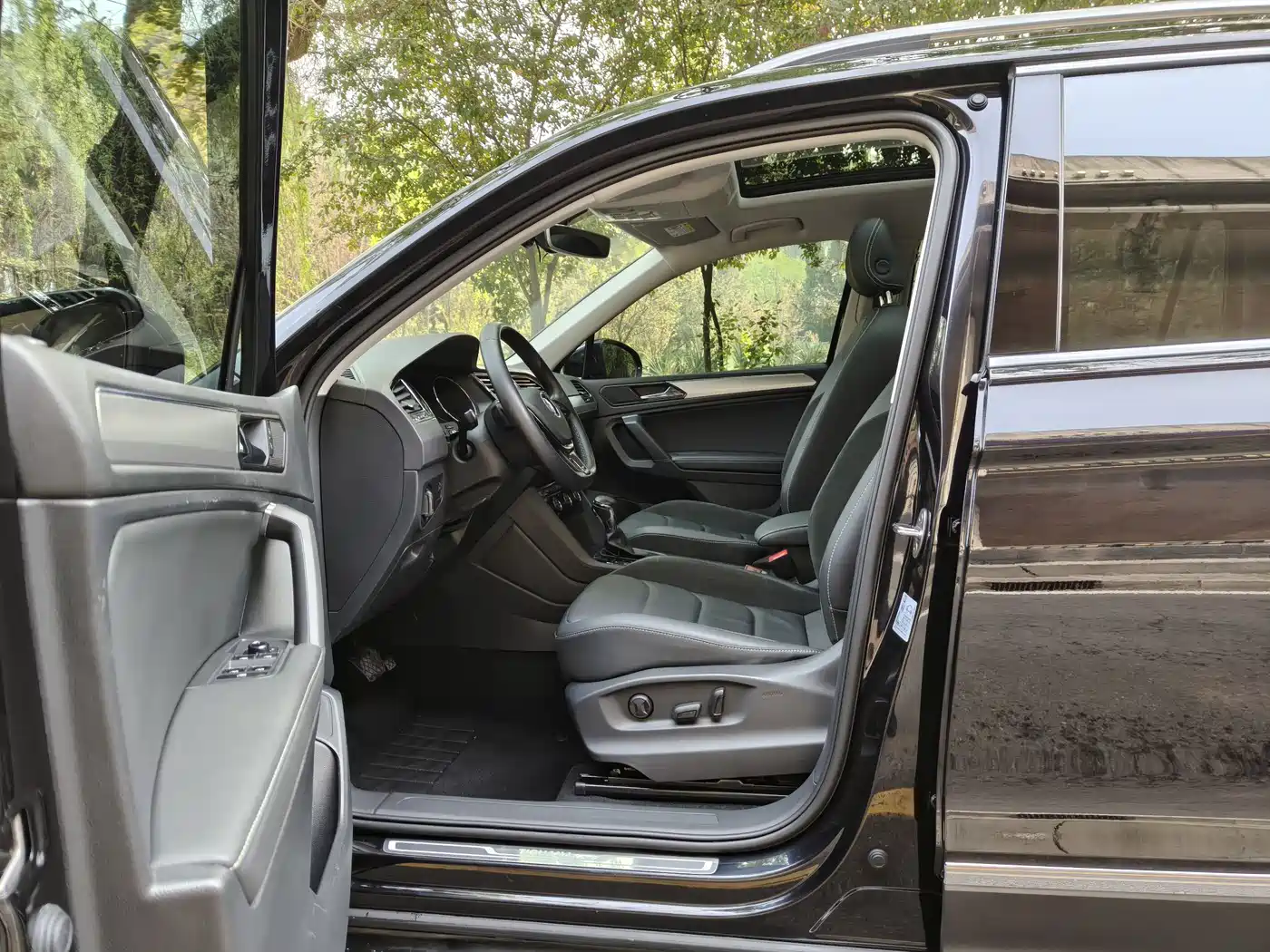 Volkswagen Tiguan L 2020 330TSI Auto 2WD Smart Luxury China VI фото 7
