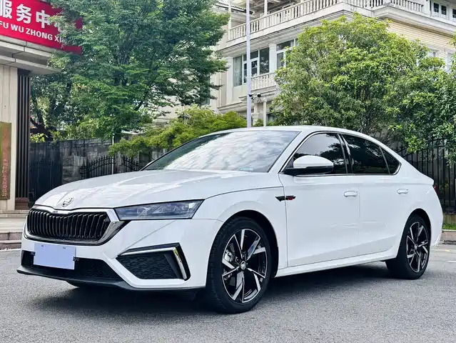 Škoda Octavia 2023 Facelift PRO TSI280 Premium Edition