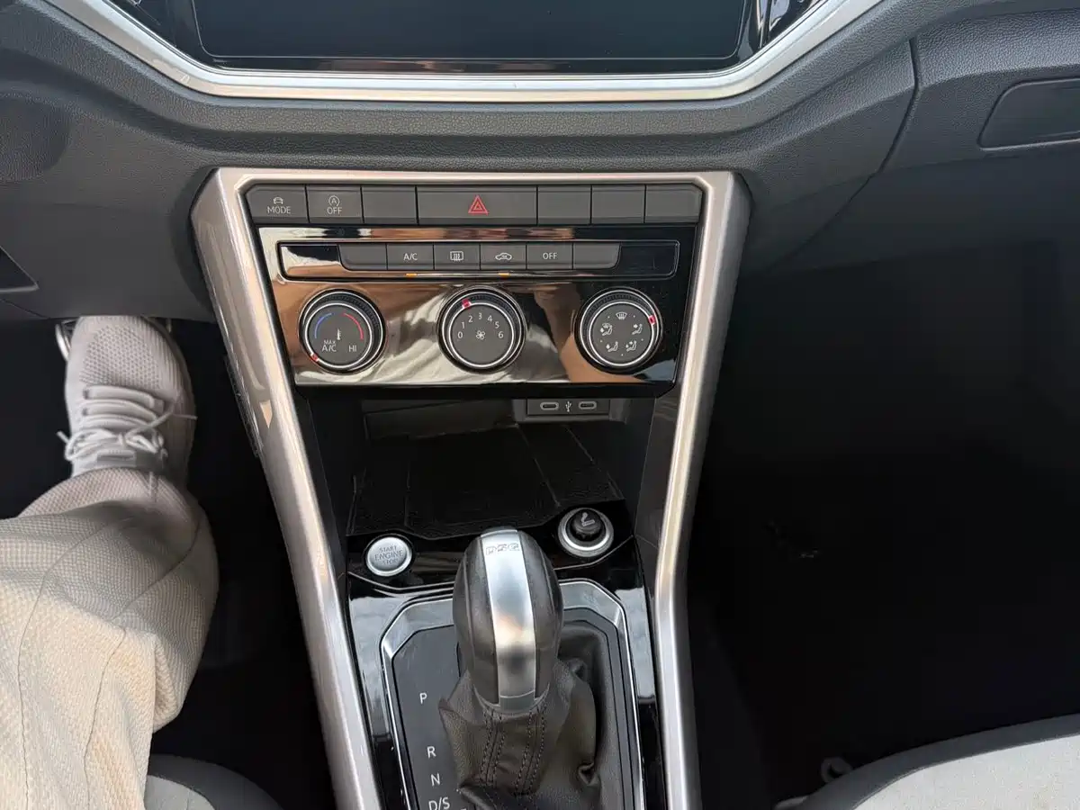 Volkswagen T-ROC 2021 280TSI DSG 2WD R-Line Pro Connected фото 5
