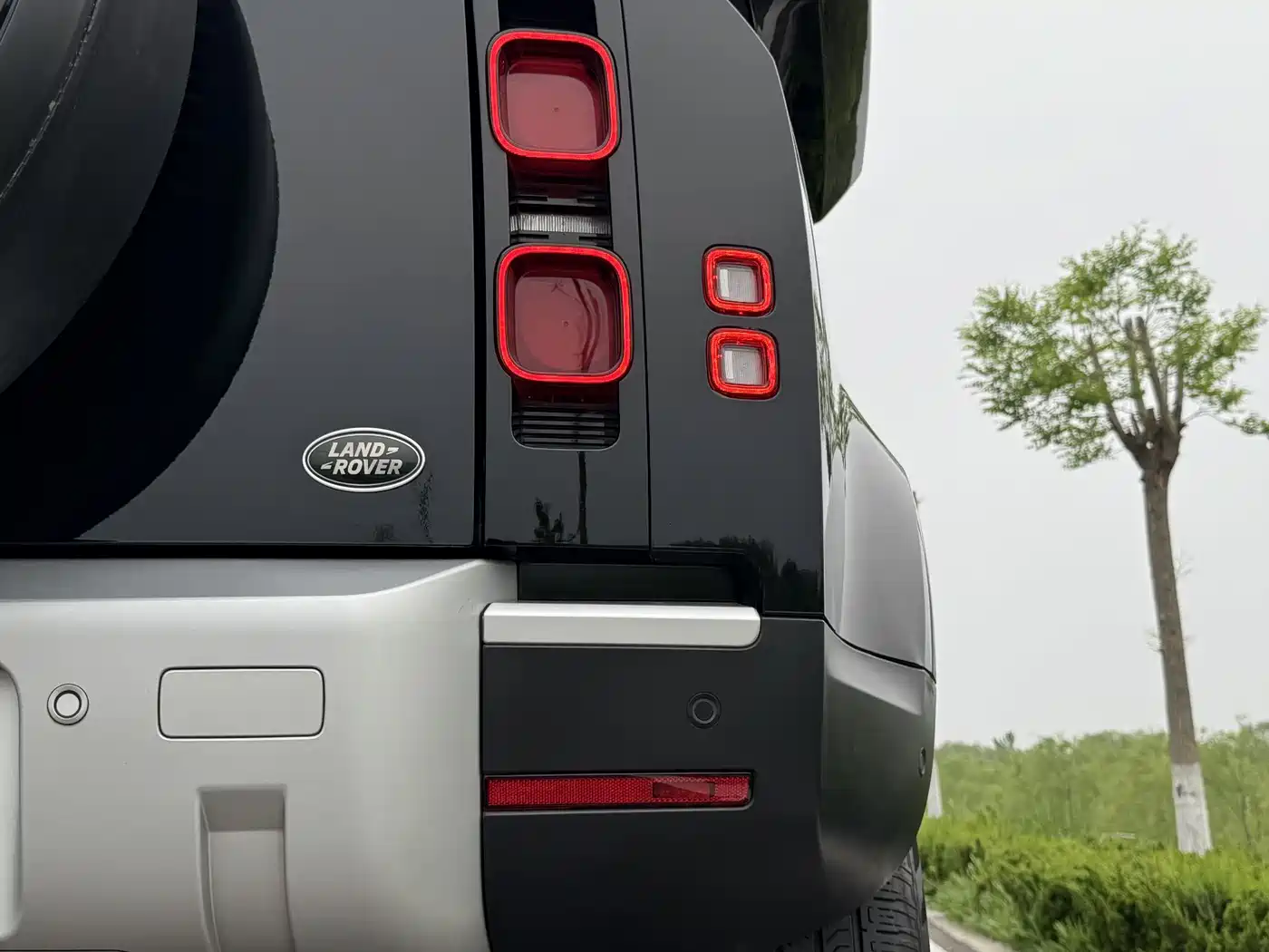 Land Rover Defender 2020 Model 110 P400 SE фото 12