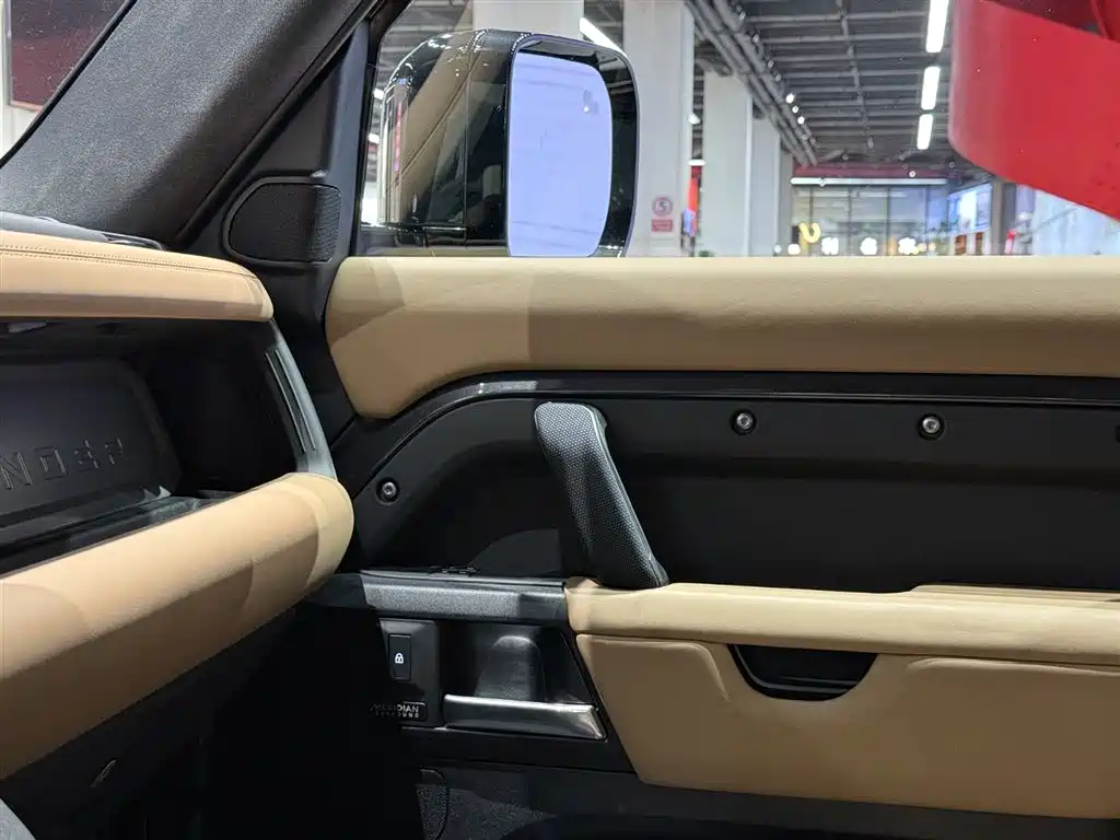 Land Rover Defender 2025 110 5.0T V8 фото 15