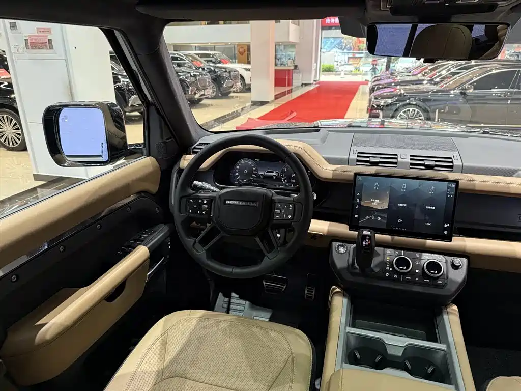 Land Rover Defender 2025 110 5.0T V8 фото 22