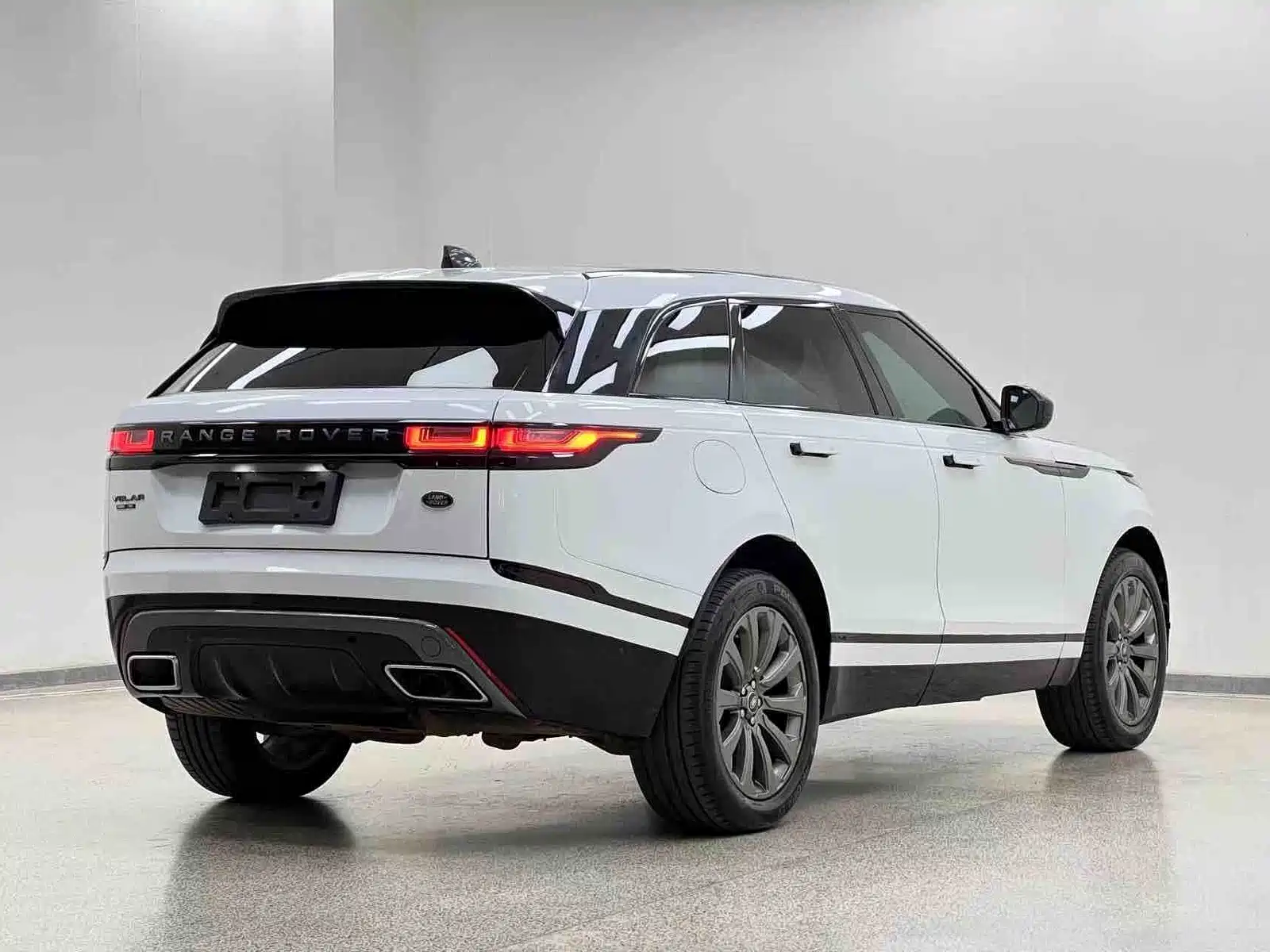 Фото 29 - Land Rover Range Rover Velar