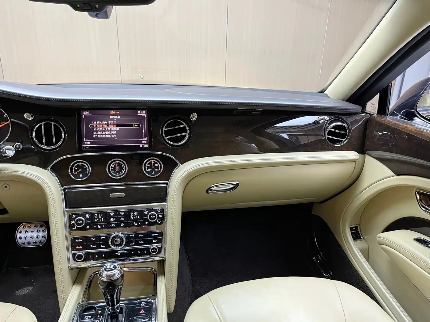 Bentley Mulsanne 2011 6.8T Luxury Edition фото 5
