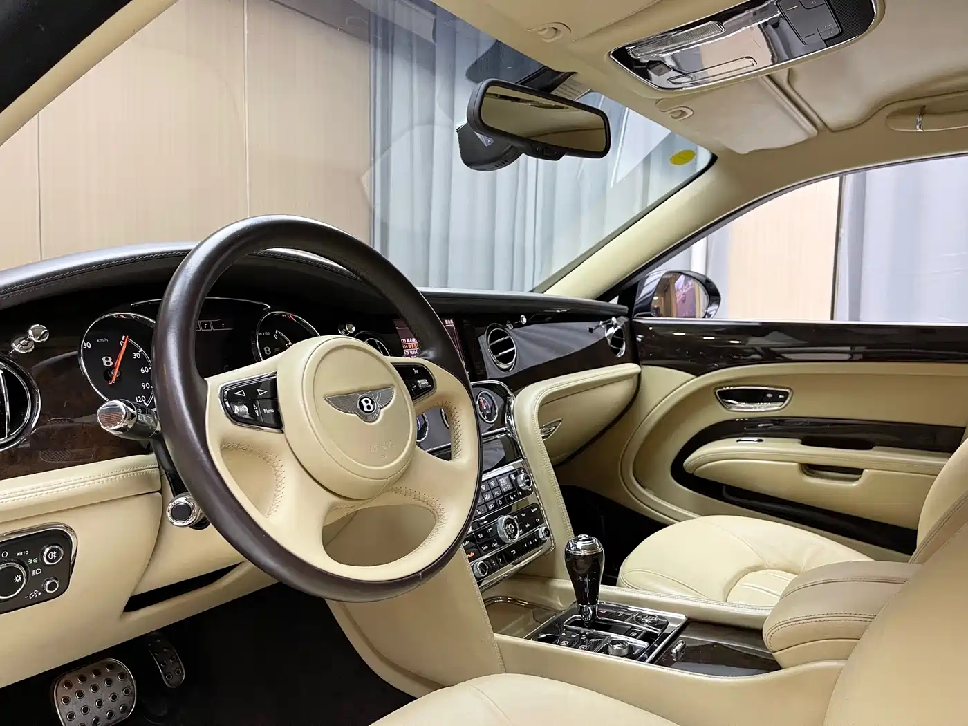 Bentley Mulsanne 2011 6.8T Luxury Edition фото 4