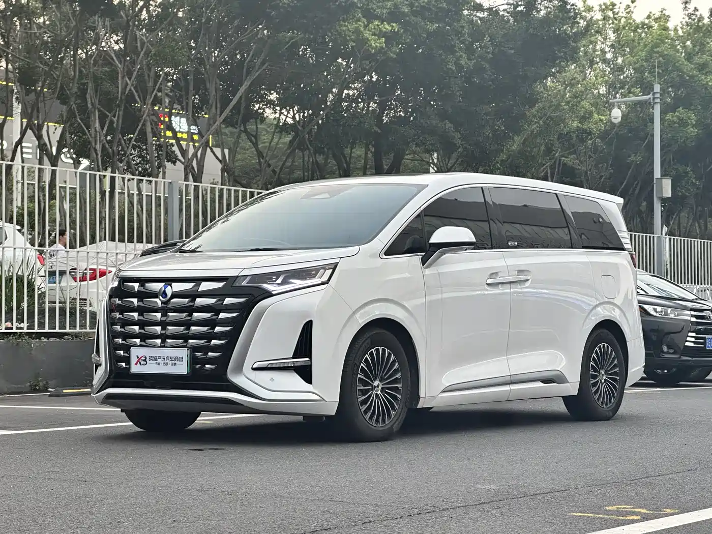 Denza D9 2022 DM-i 970 All-Wheel Drive Honor Edition
