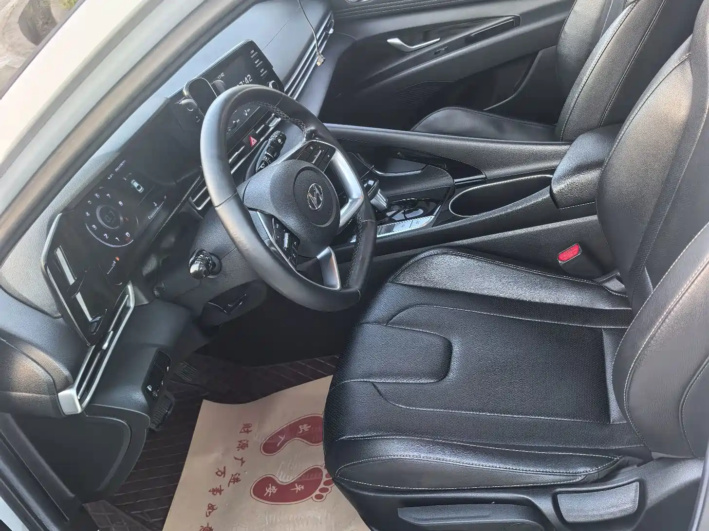 Фото 9 - Hyundai Elantra
