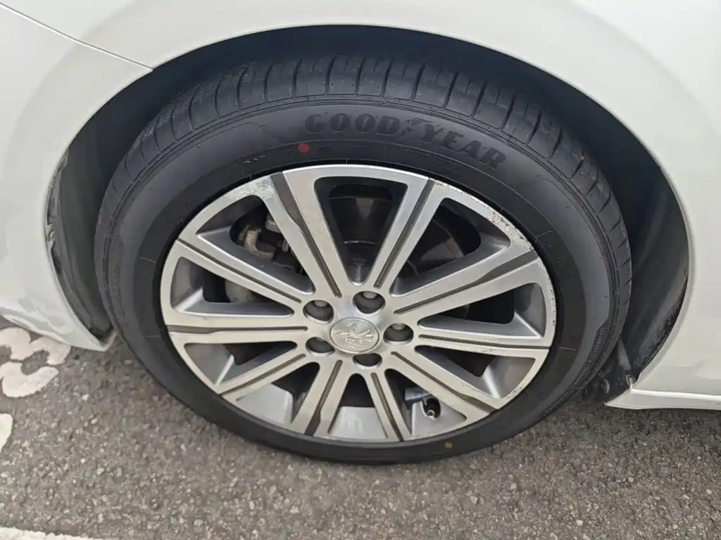 Photo 23 - Peugeot 408