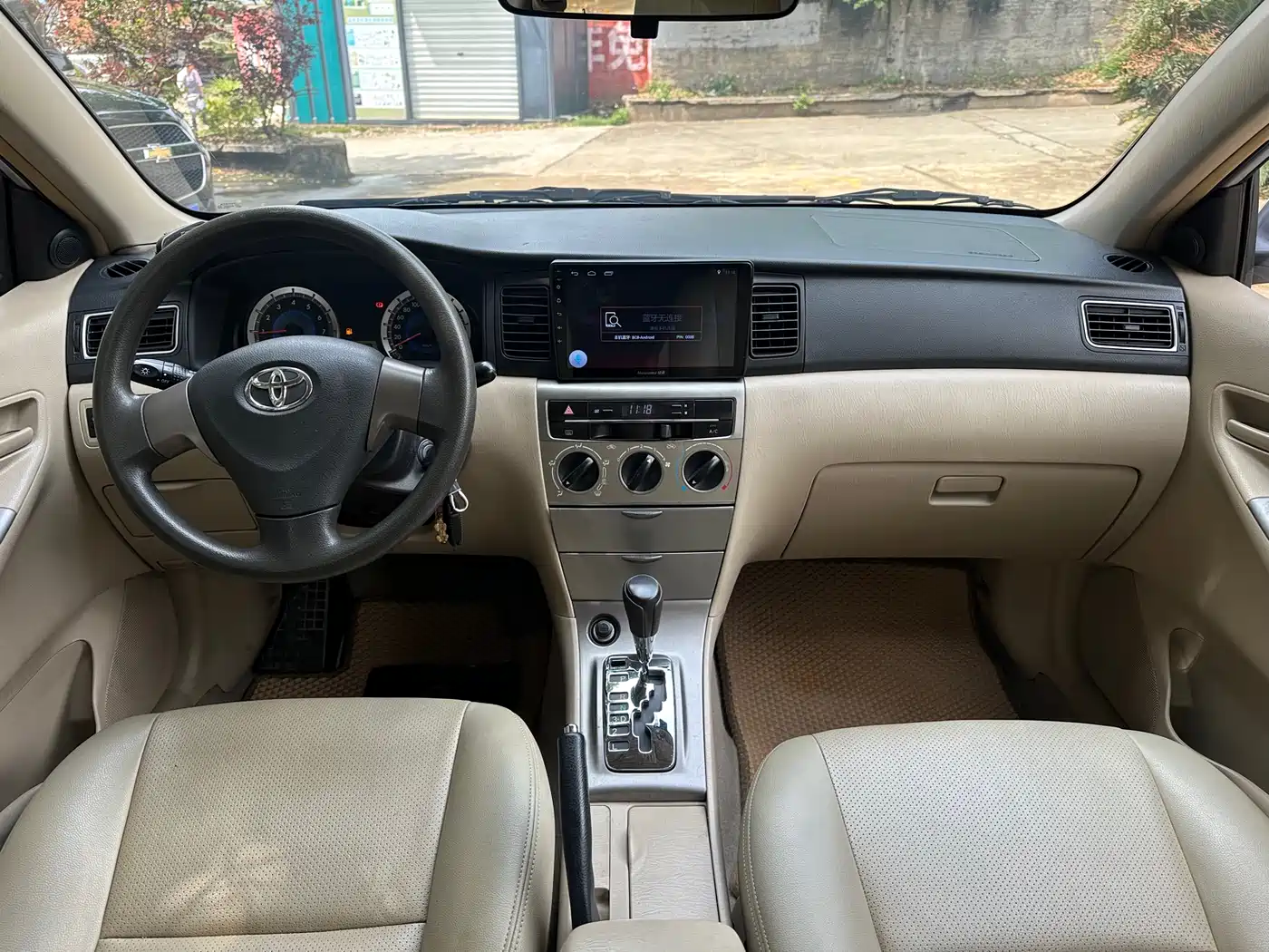 Toyota Corolla 2013 1.6L Automatic Luxury фото 9