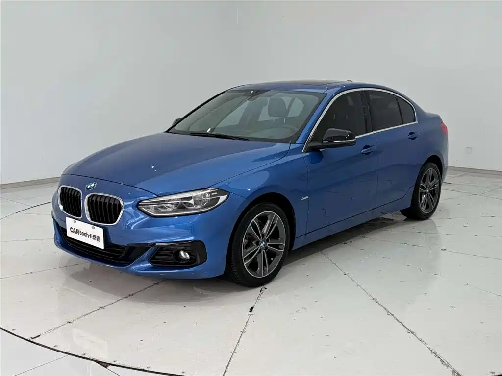 BMW 1 Series 2017 118i Sport фото 5