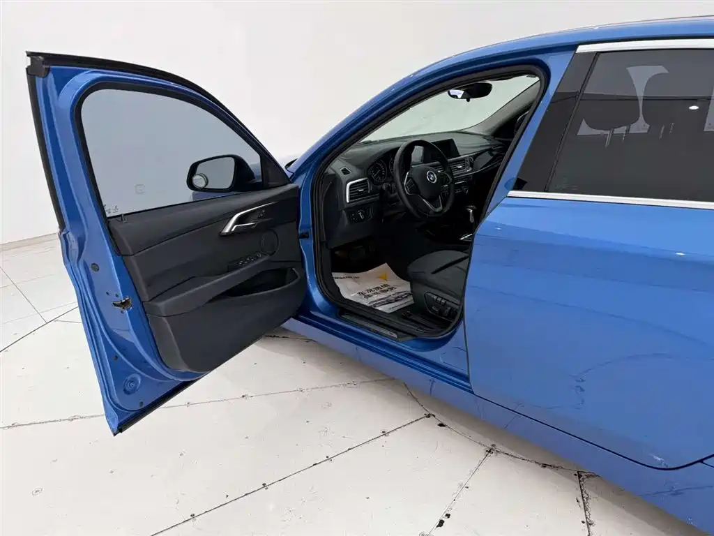 BMW 1 Series 2017 118i Sport фото 13