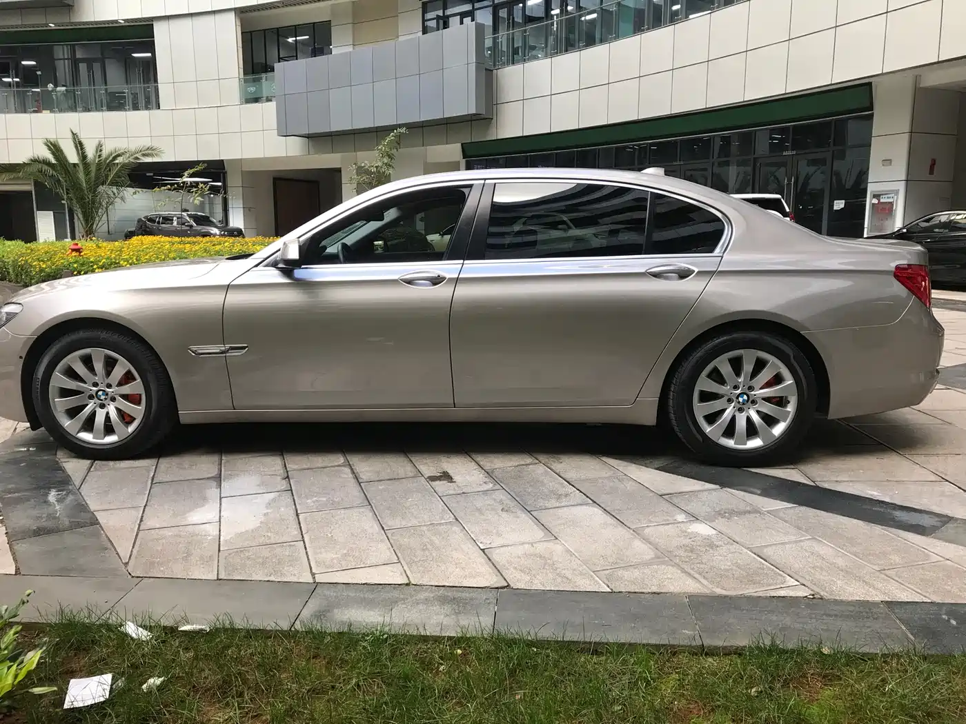 BMW 7 Series 2009 740Li Luxury фото 5