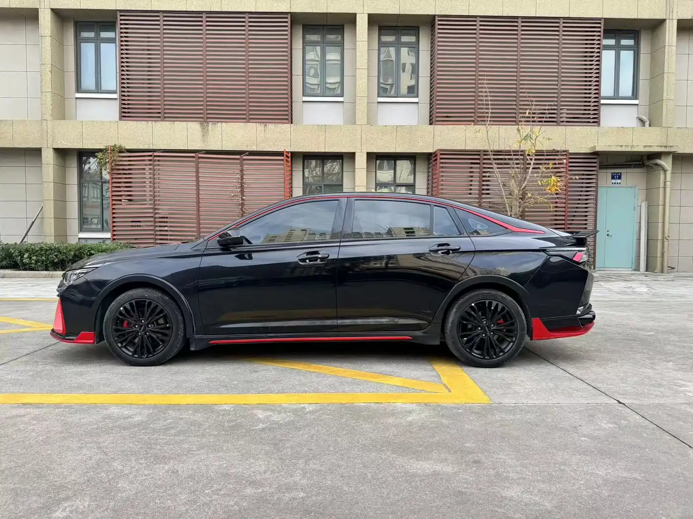 DONGFENG FENGSHEN YI HYUN MAX