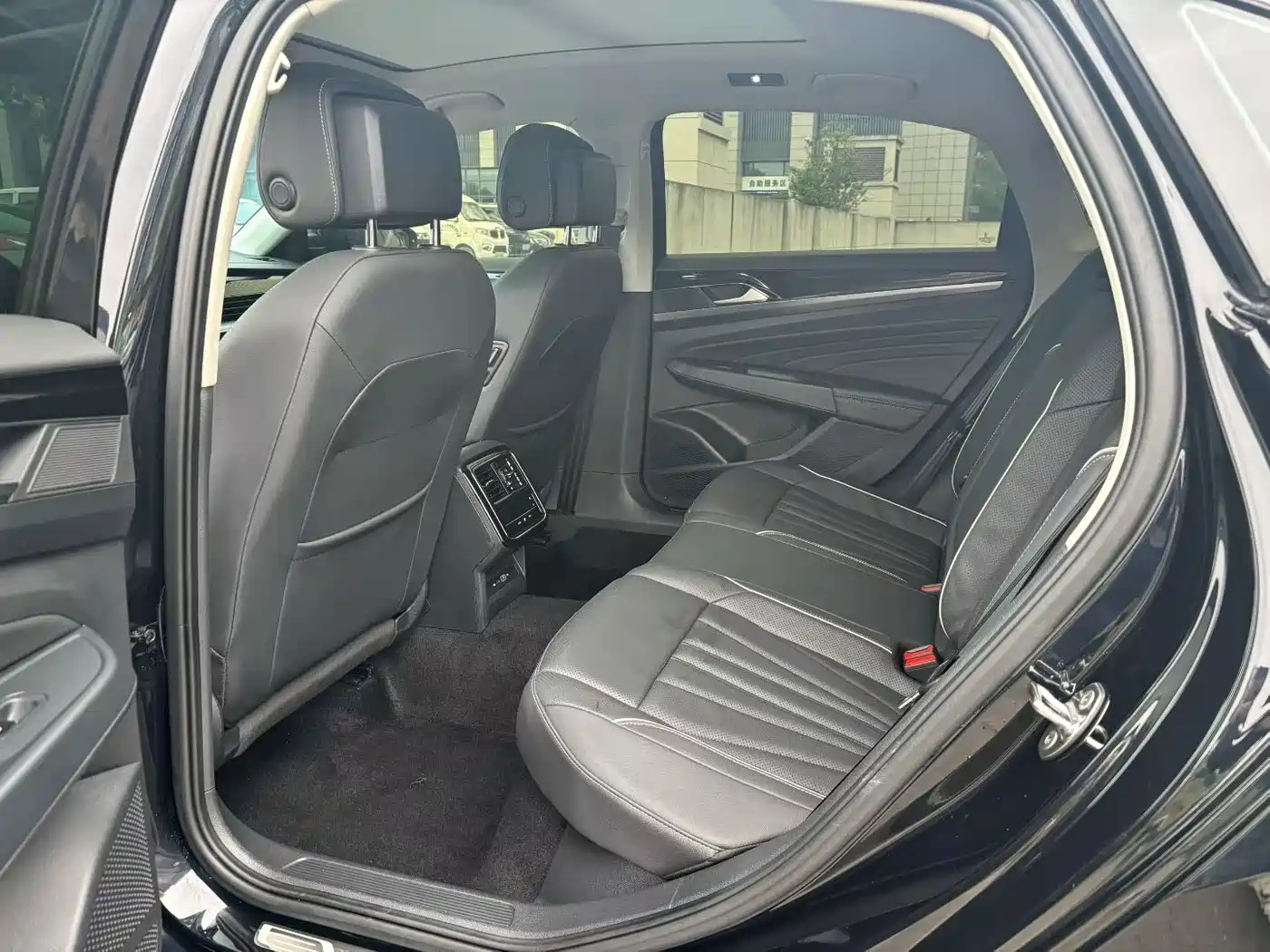 Volkswagen Passat 2024 Model 380TSI Starlight Elite фото 8