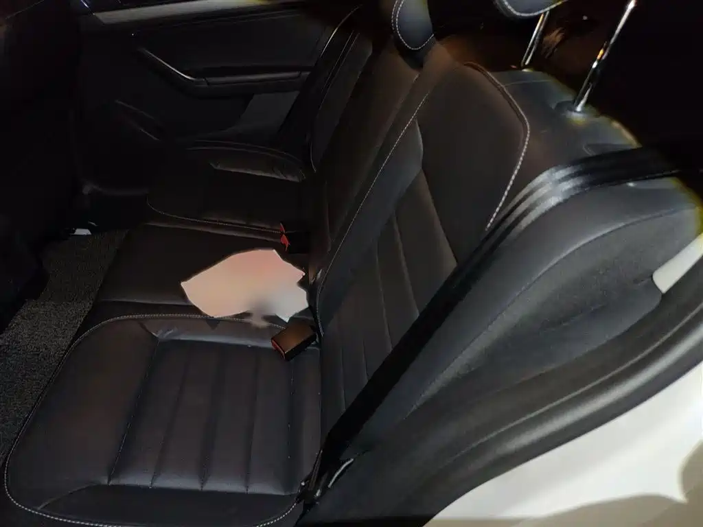 Volkswagen Lavida 2017 1.6L Automatic Comfort Edition фото 15