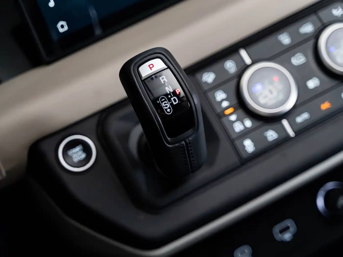 Land Rover Defender 2020 Model 110 P400 HSE фото 16