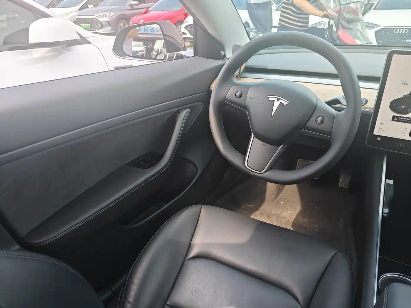 TESLA MODEL 3