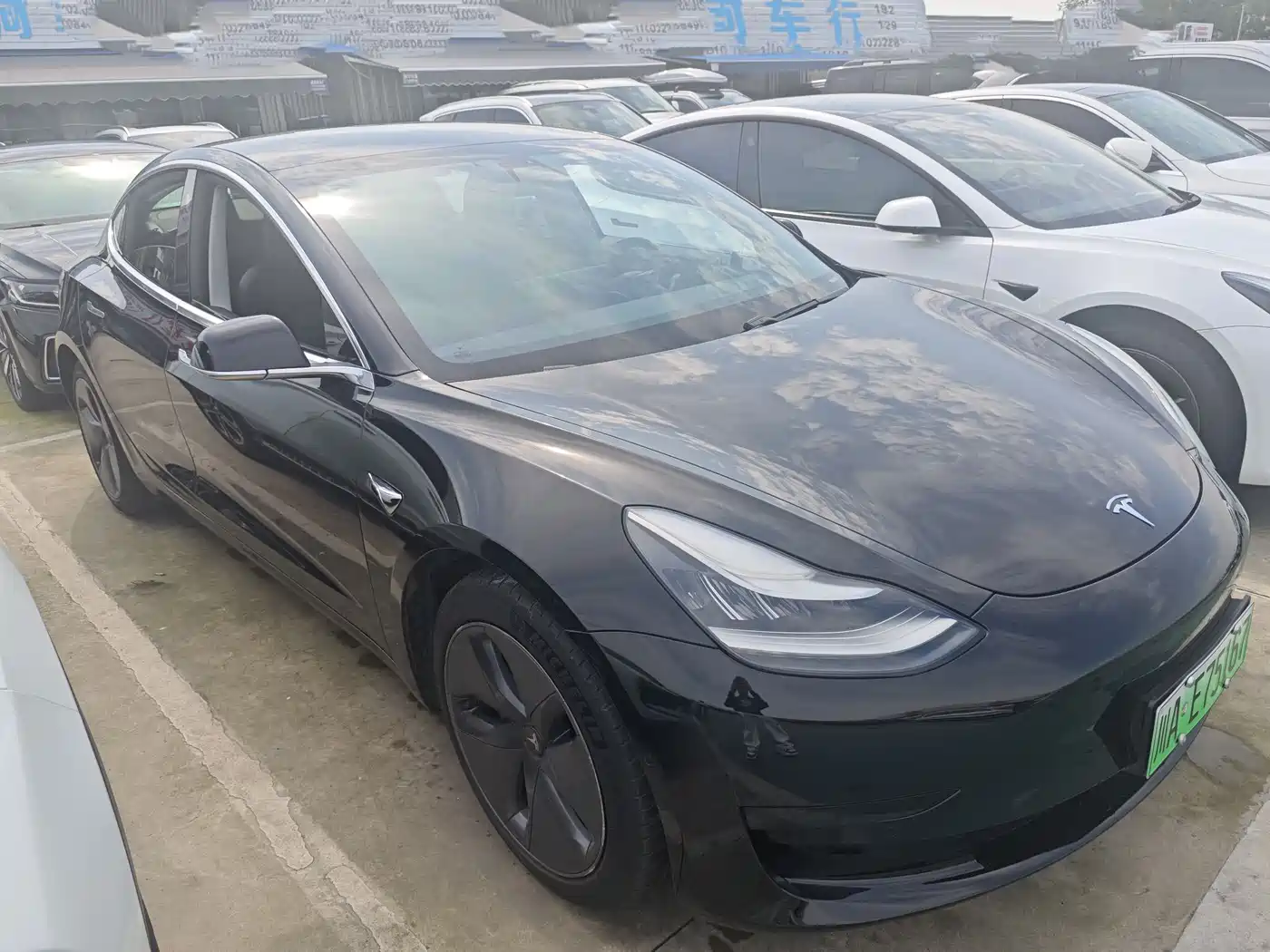 TESLA MODEL 3