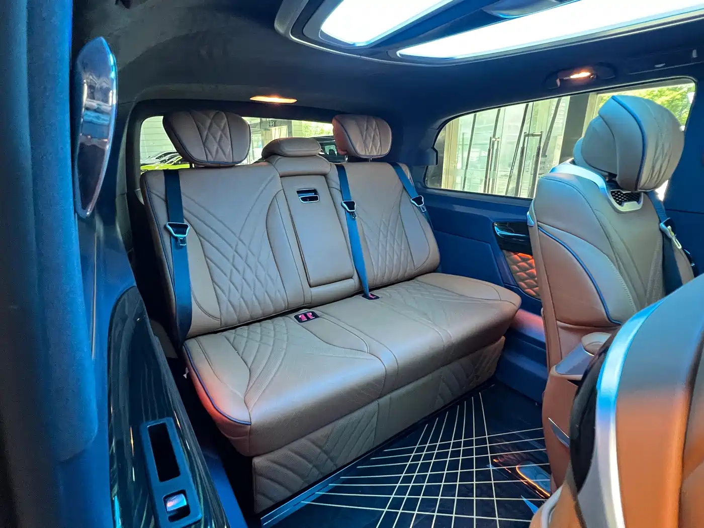 Mercedes-Benz Vito 2023 2.0T Elite 7-Seater фото 25
