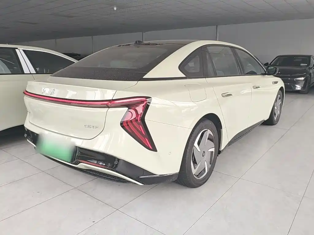 Hongqi EH7 2026 2025 690 Smart Selection Edition