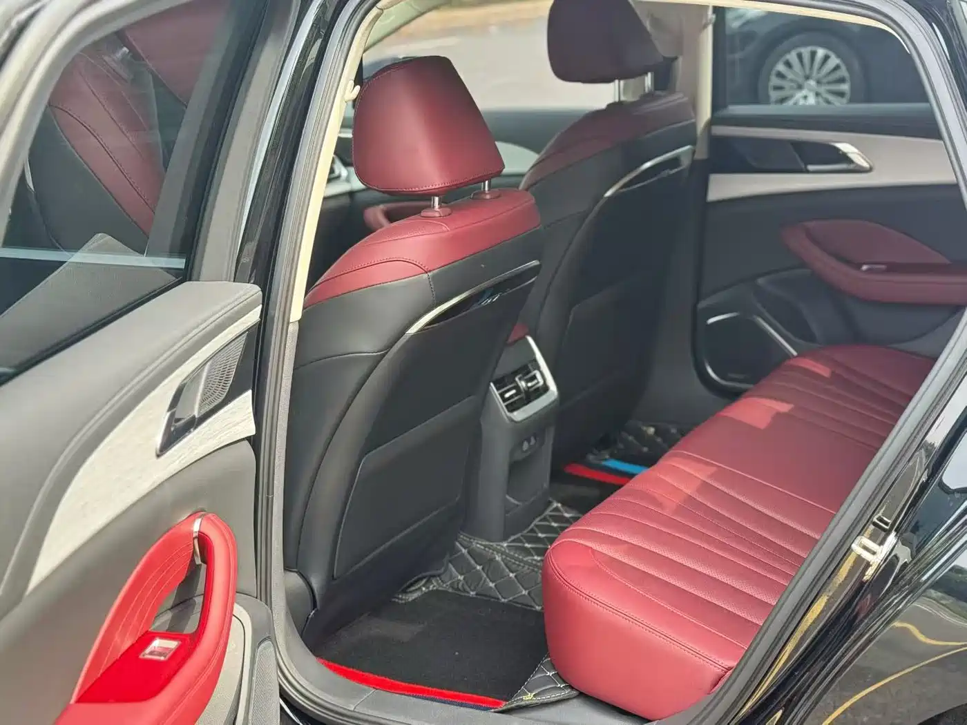 Фото 5 - Hongqi H5