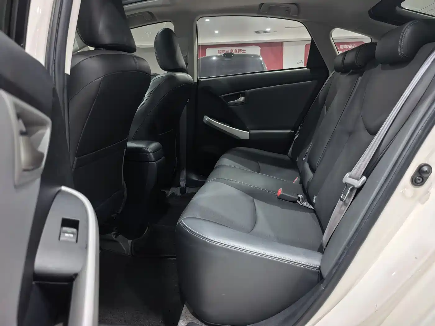 Toyota Prius 2013 2012 1.8L Luxury Advanced Edition