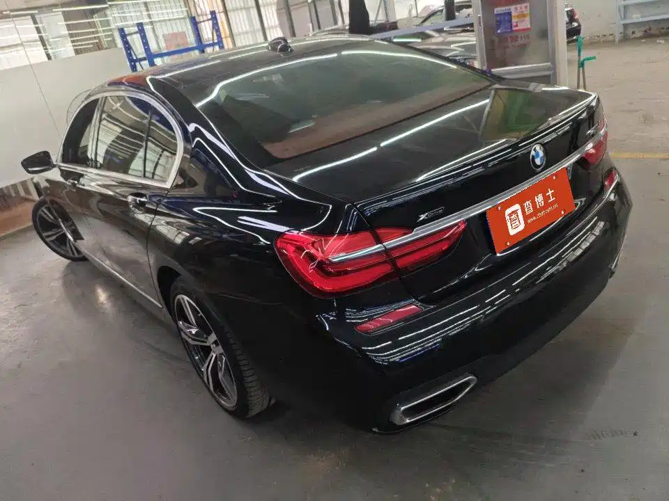 Photo 8 - BMW 7 Series