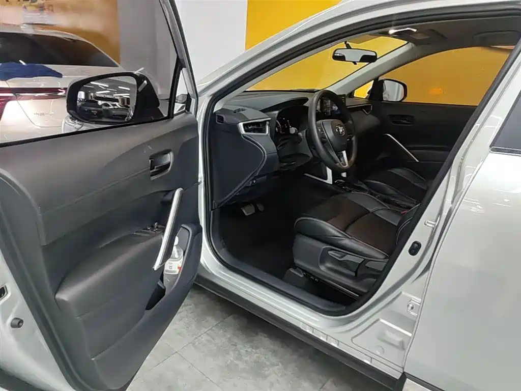 Toyota Frontlander 2023 2.0L CVT Elite Edition фото 16