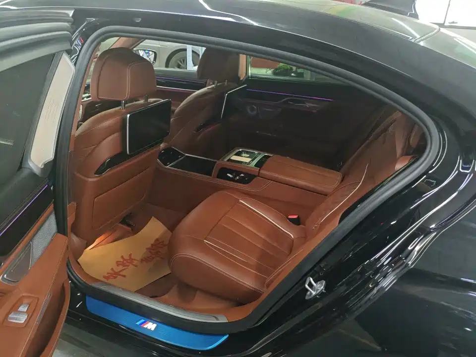 Photo 6 - BMW 7 Series