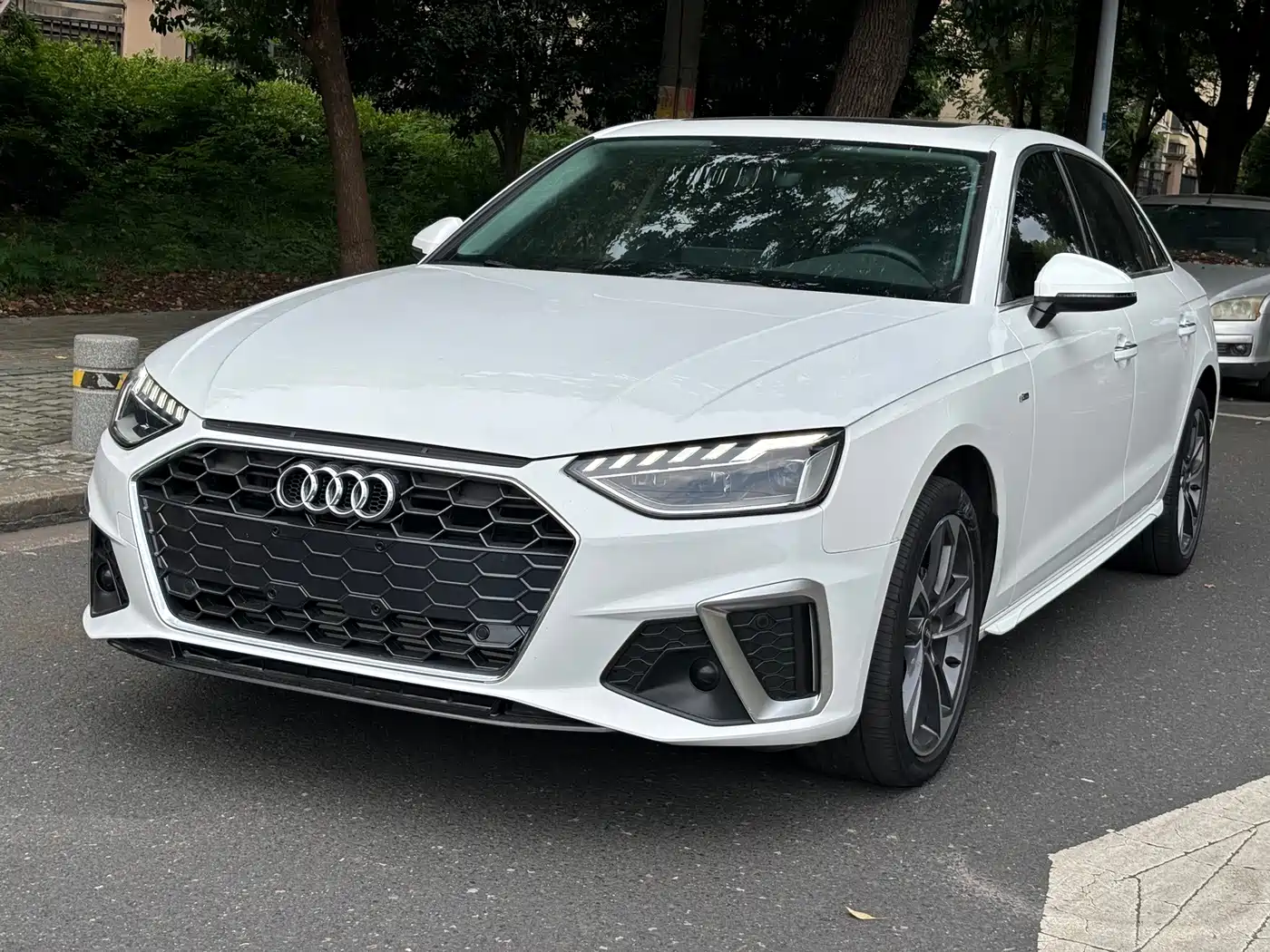Фото 1 - Audi A4L