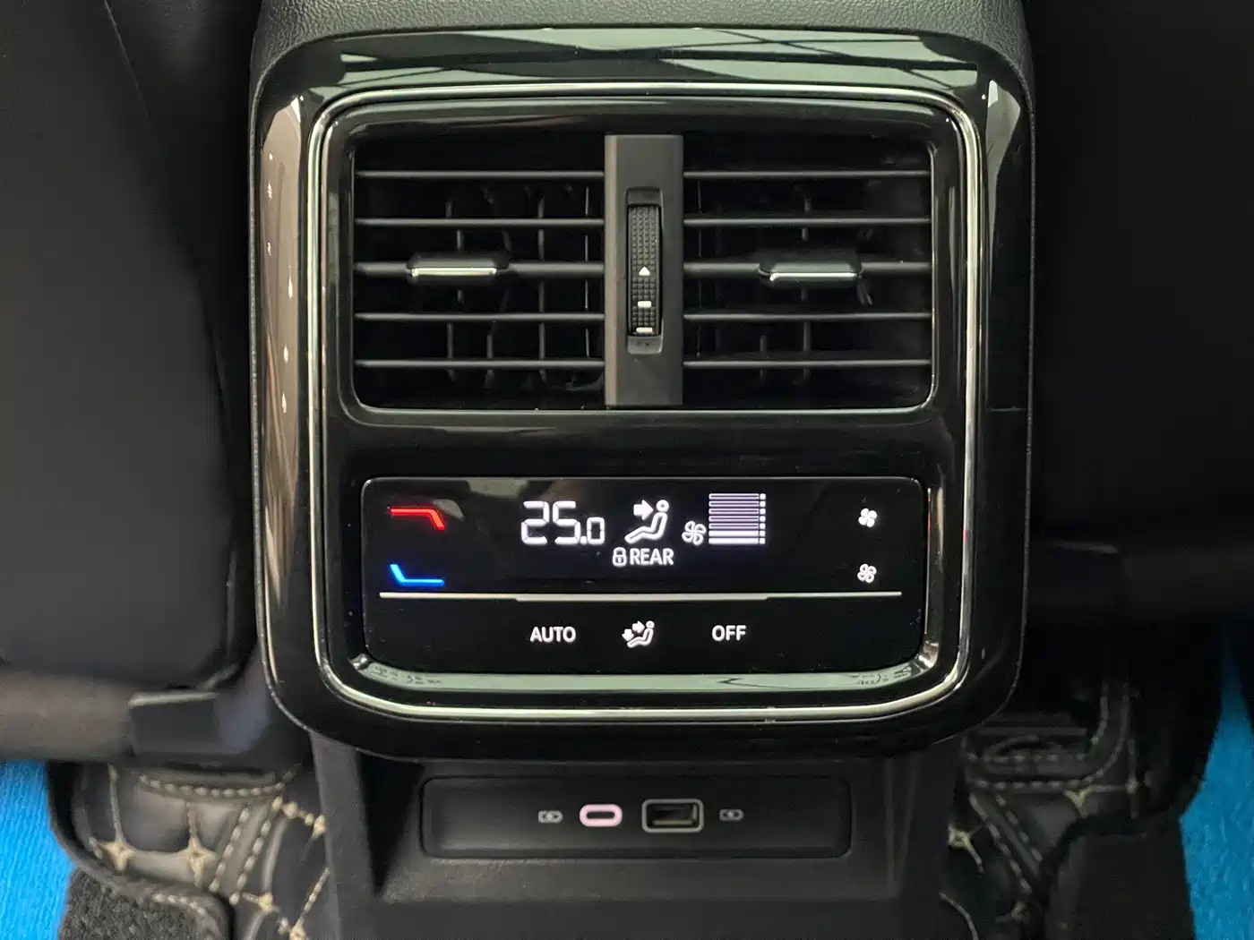 Volkswagen Passat 2023 330TSI Starlight Elite Edition фото 11