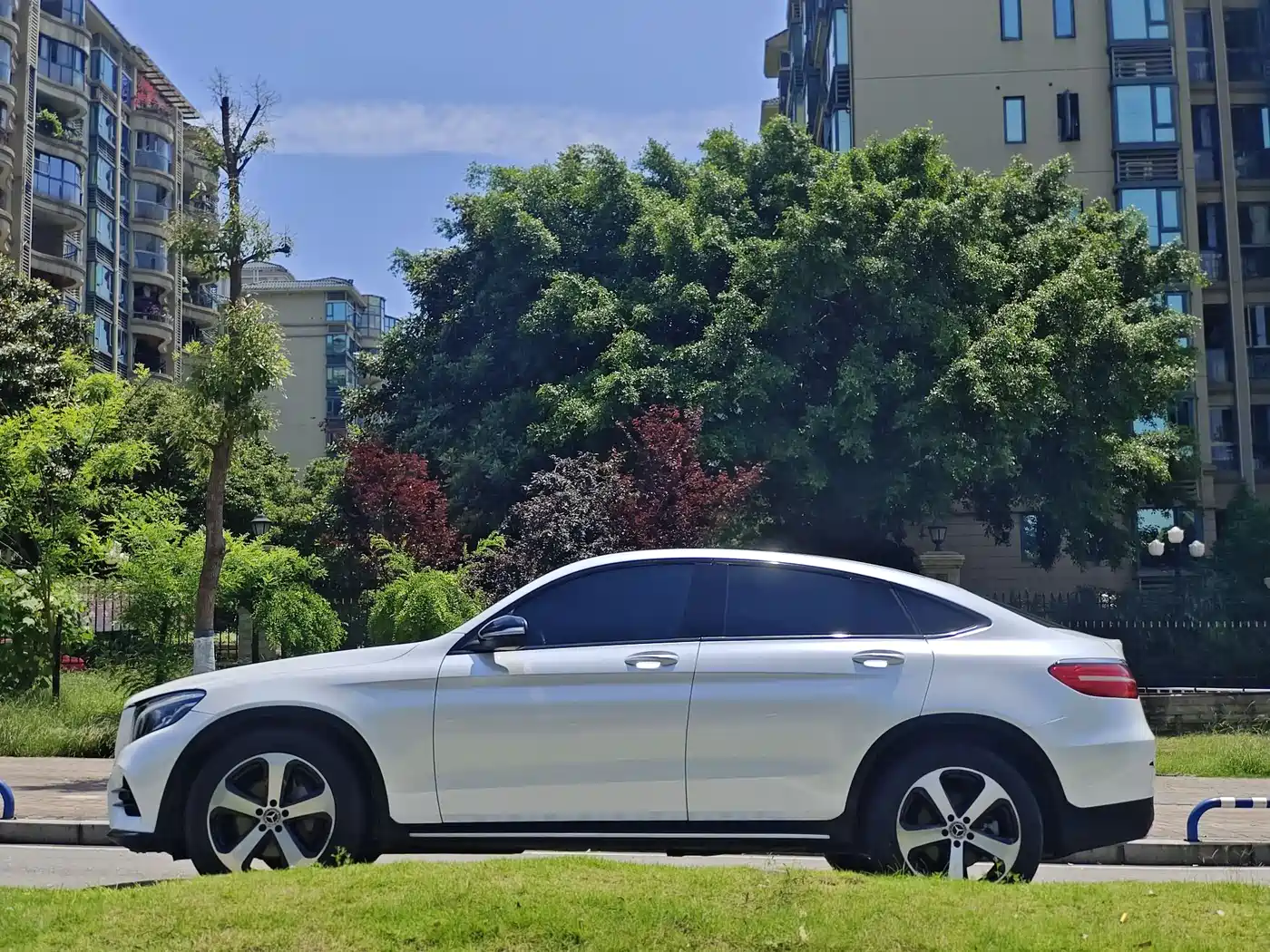 Mercedes-Benz GLC Coupe 2018 GLC 200 4MATIC Coupe SUV фото 4