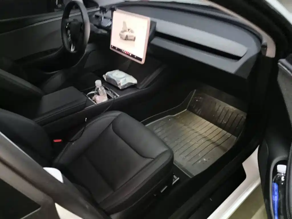 Tesla Model 3 2026 2025 Model Year Facelift Rear-Wheel Drive