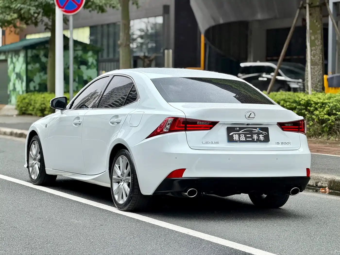 Lexus IS 2015 200t F SPORT фото 5