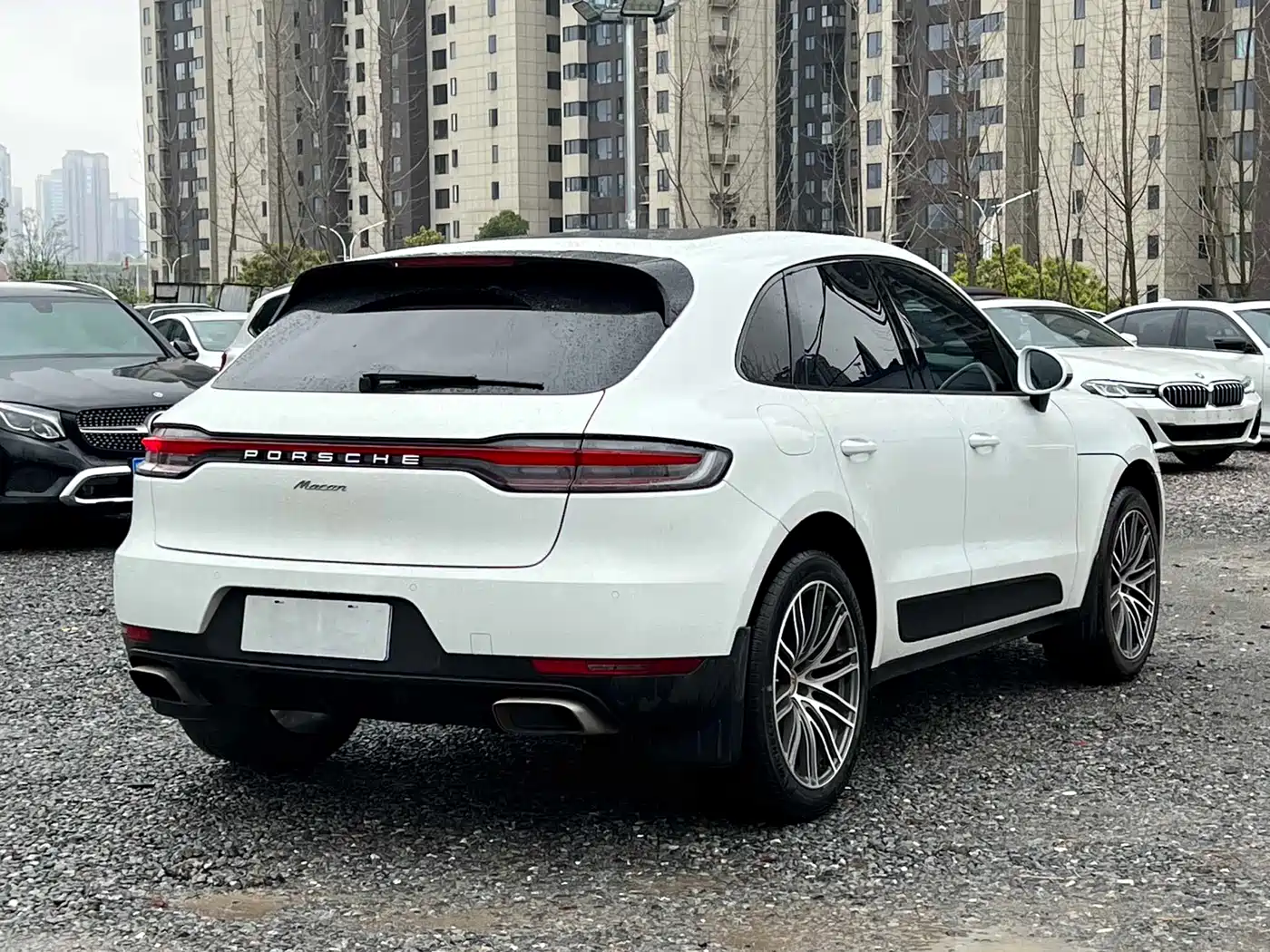 PORSCHE MACAN