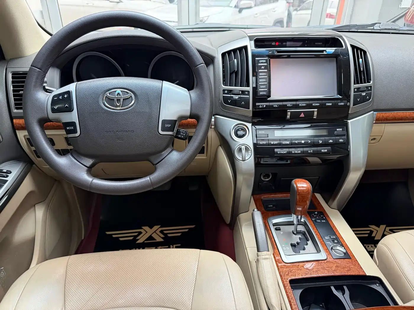 Toyota Land Cruiser 2012 4.6L Automatic VX-R фото 24