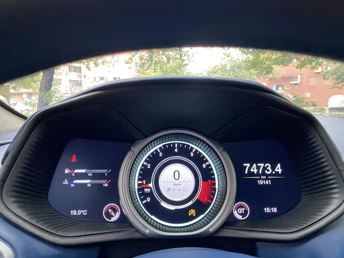 ASTON MARTIN DB11