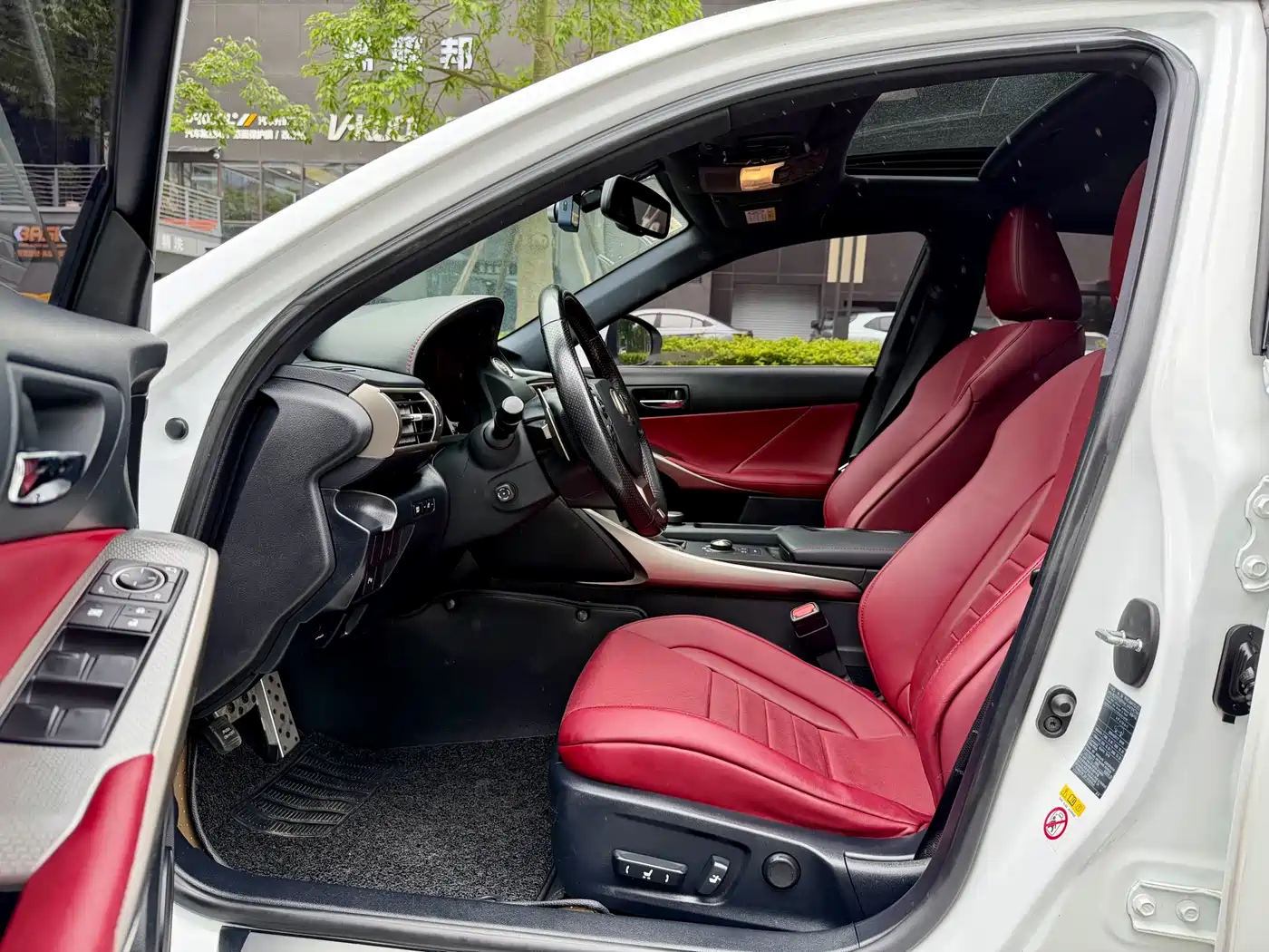 Lexus IS 2015 200t F SPORT фото 12