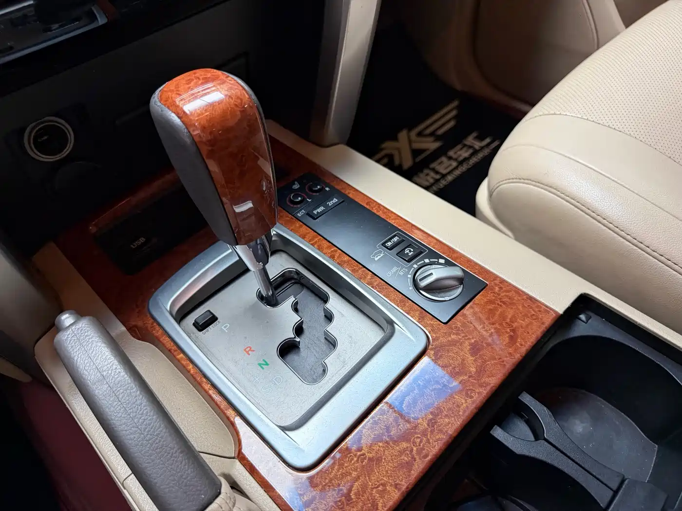 Toyota Land Cruiser 2012 4.6L Automatic VX-R фото 10