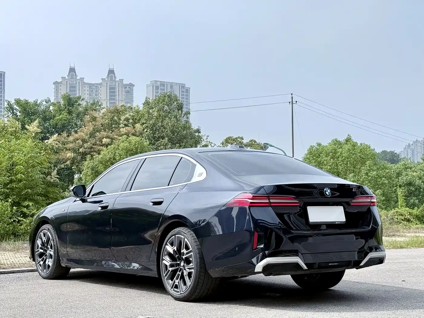 BMW 5 Series 2025 530Li Premium M Sport Package фото 11