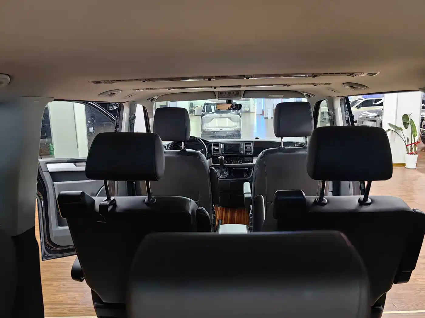 Volkswagen Multivan 2017 2016 2.0TSI 2WD Luxury 7-Seater